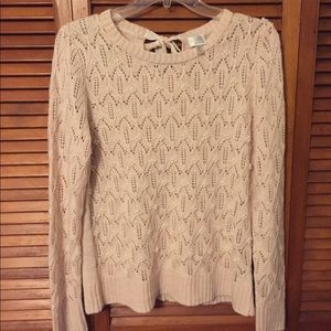 Ladies pink knit sweater with pearl accents Sz Med